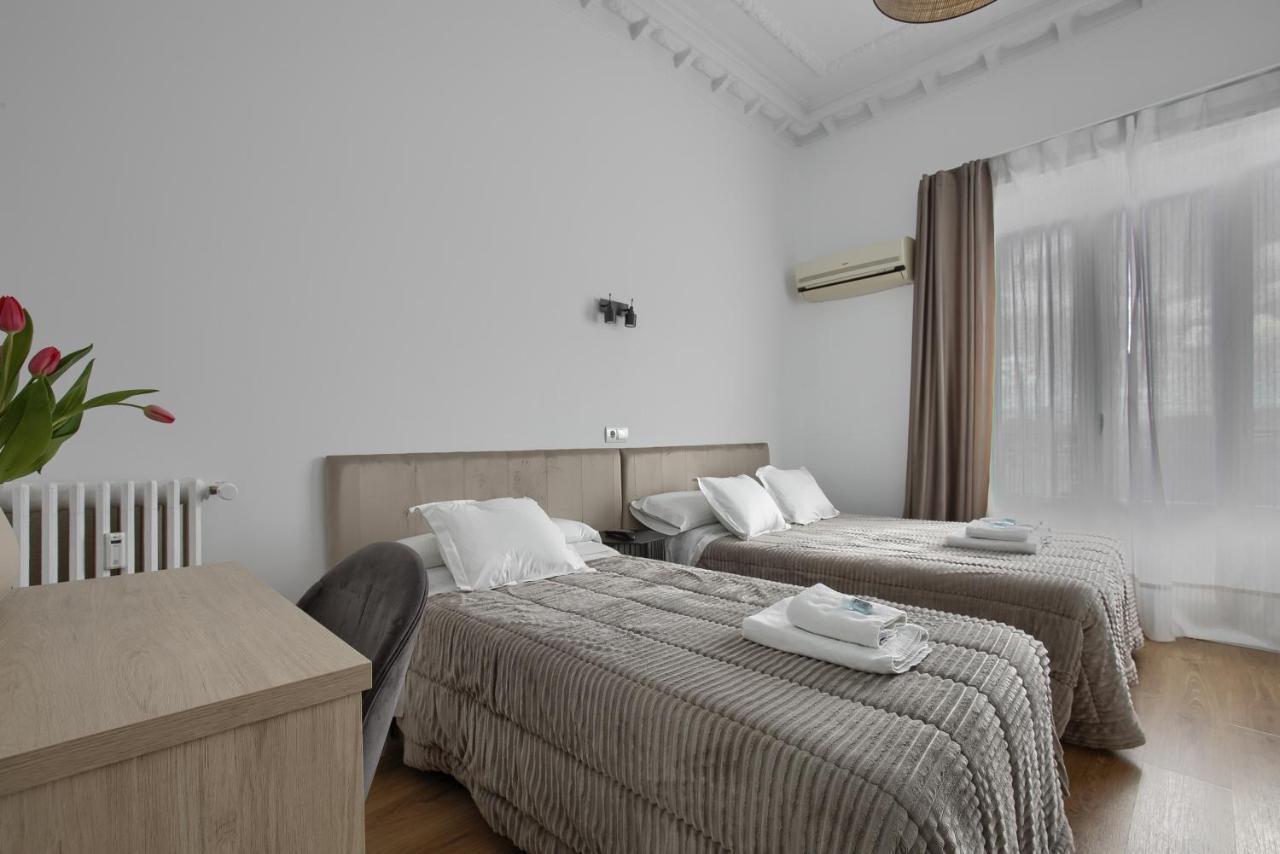 Hostal Besaya Мадрид Экстерьер фото
