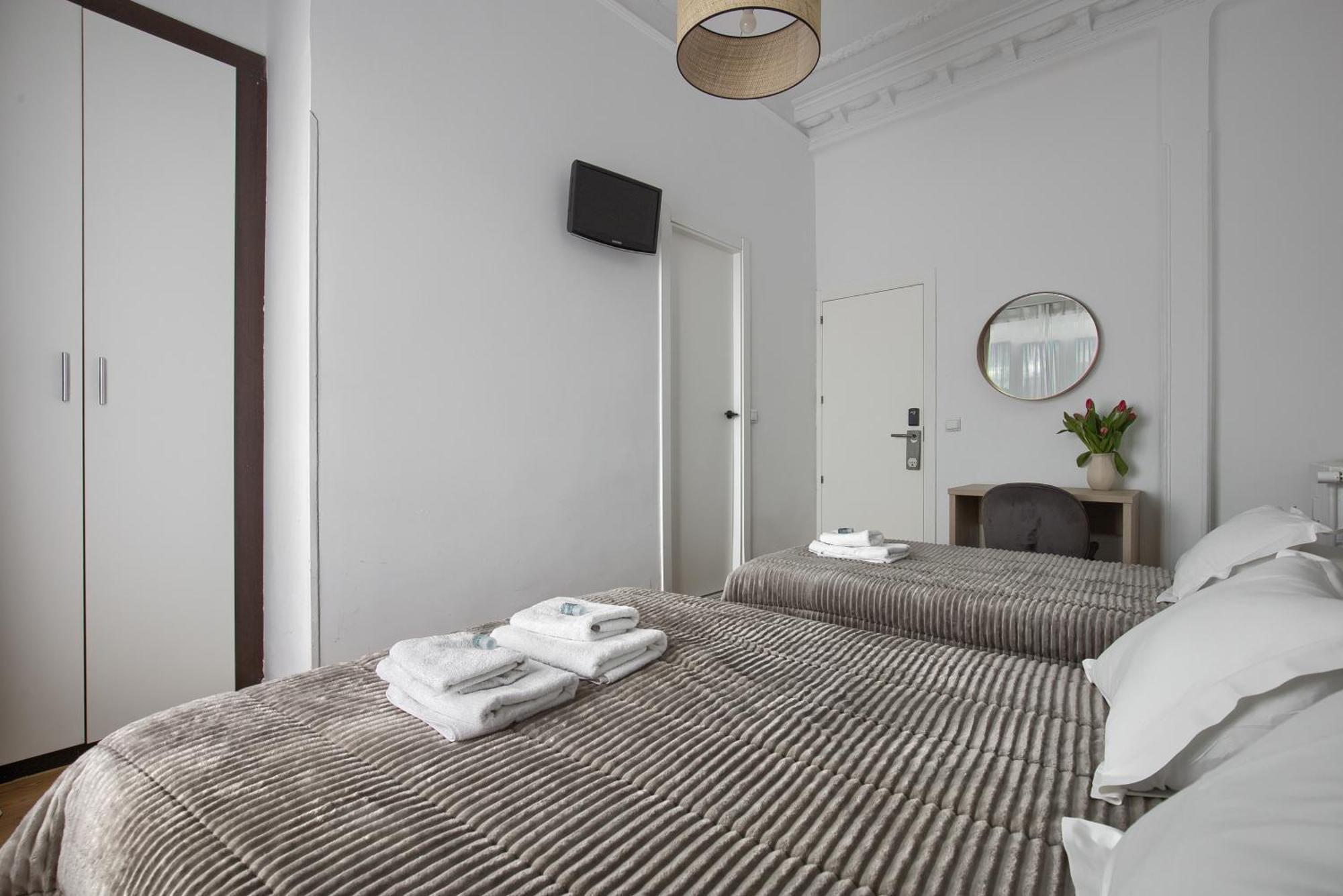 Hostal Besaya Мадрид Экстерьер фото