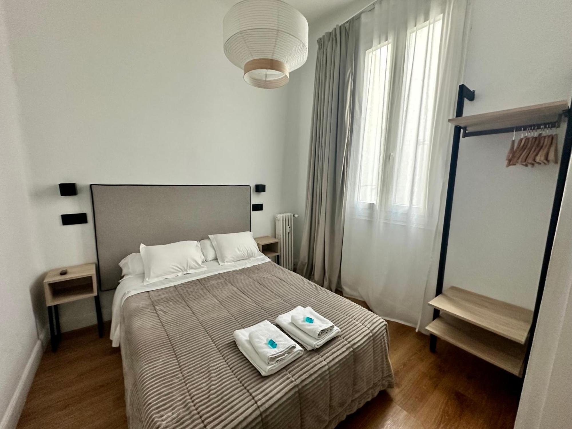 Hostal Besaya Мадрид Экстерьер фото