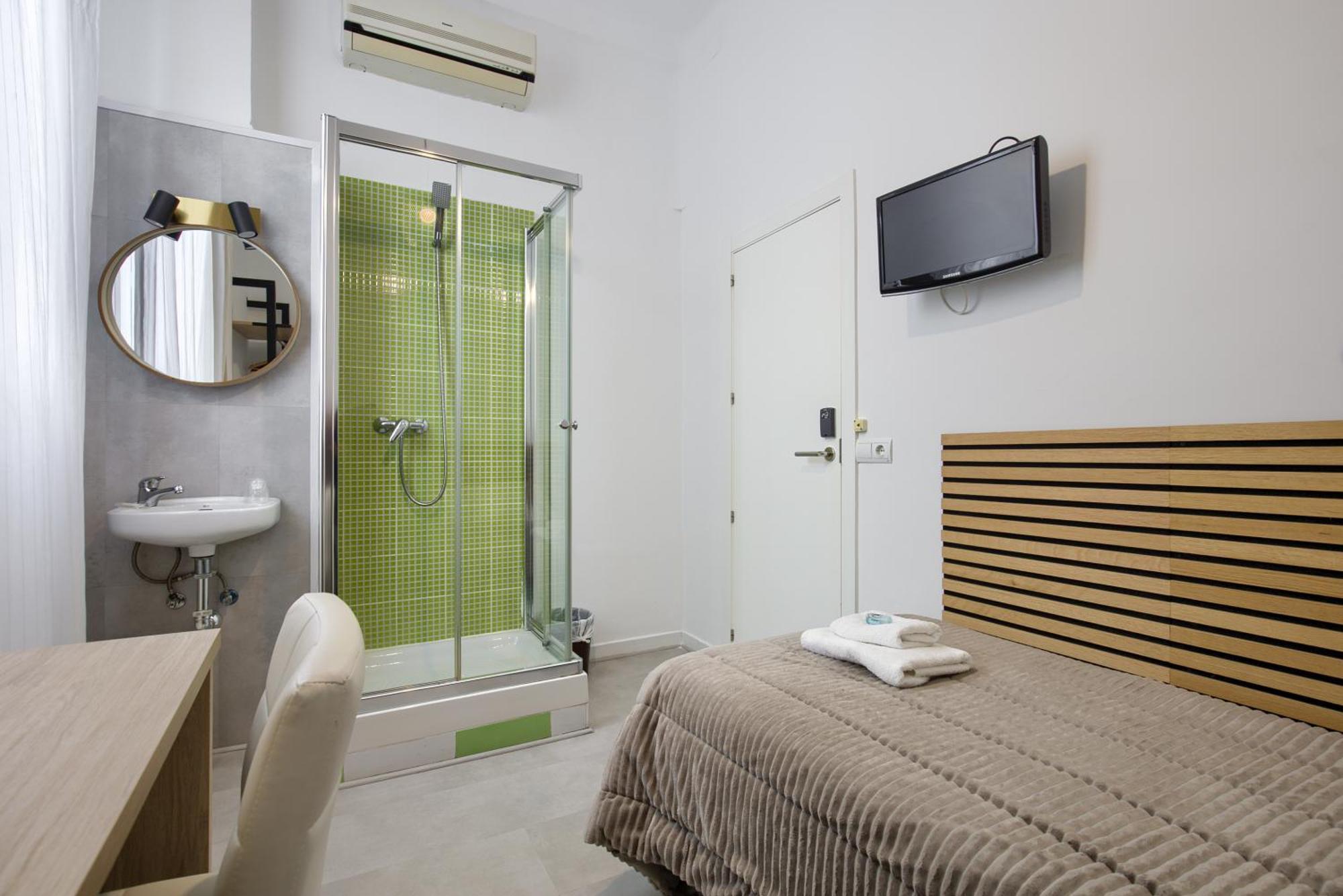 Hostal Besaya Мадрид Экстерьер фото