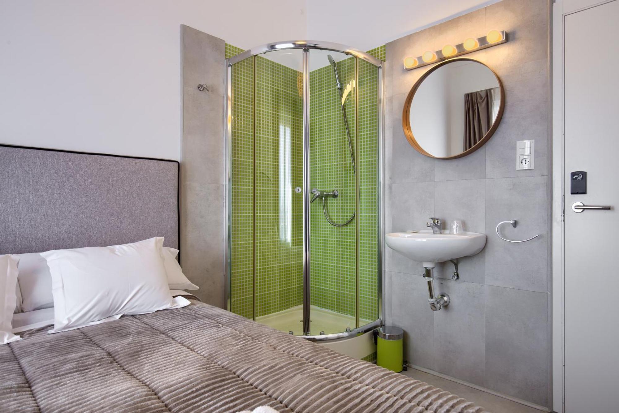 Hostal Besaya Мадрид Экстерьер фото
