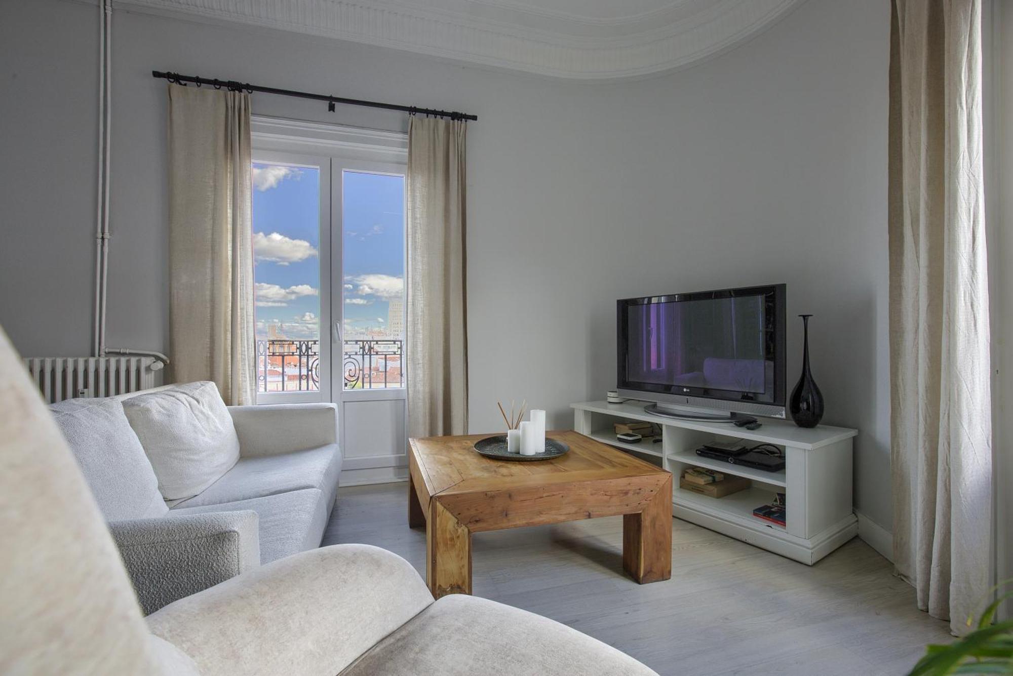 Hostal Besaya Мадрид Экстерьер фото