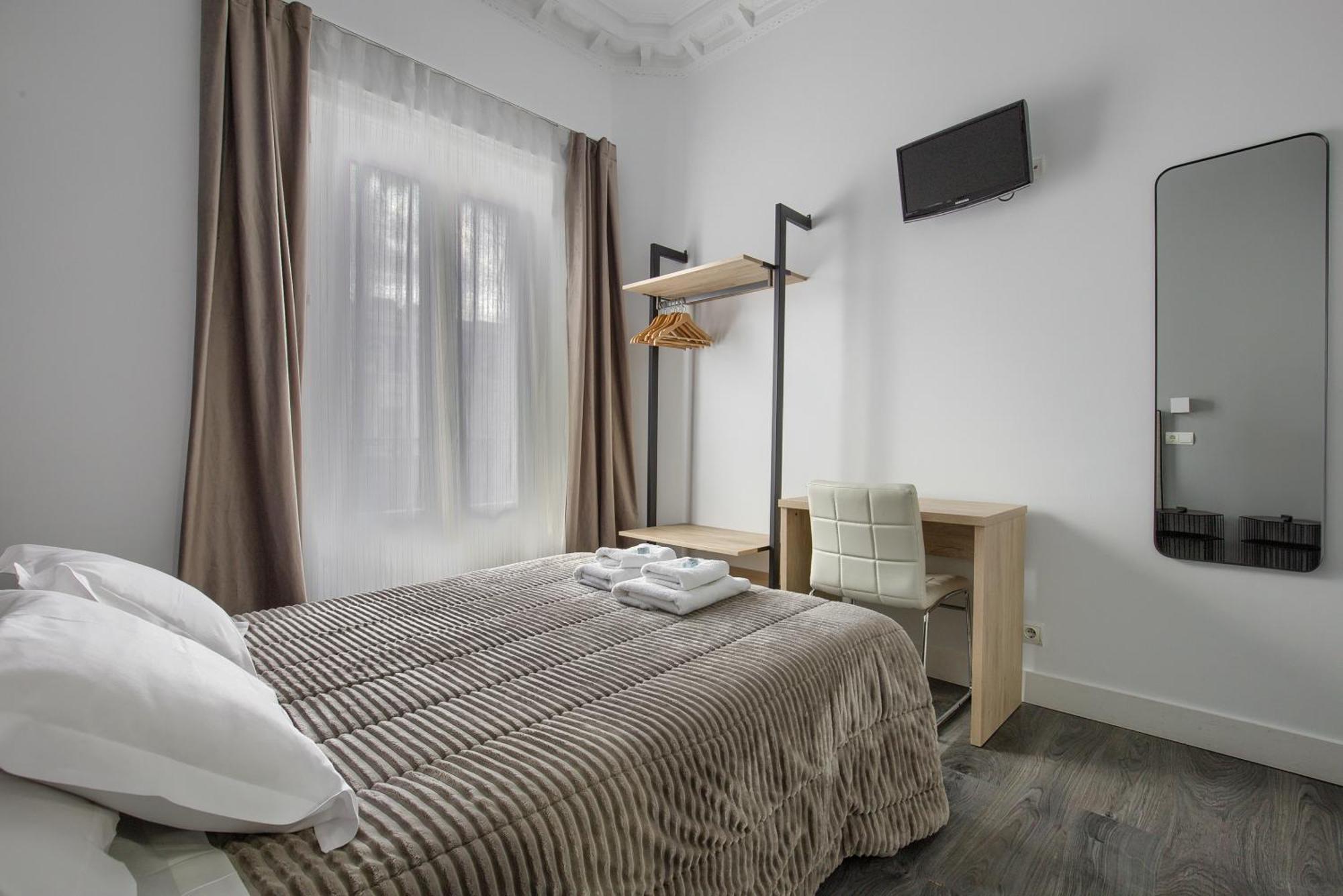 Hostal Besaya Мадрид Экстерьер фото