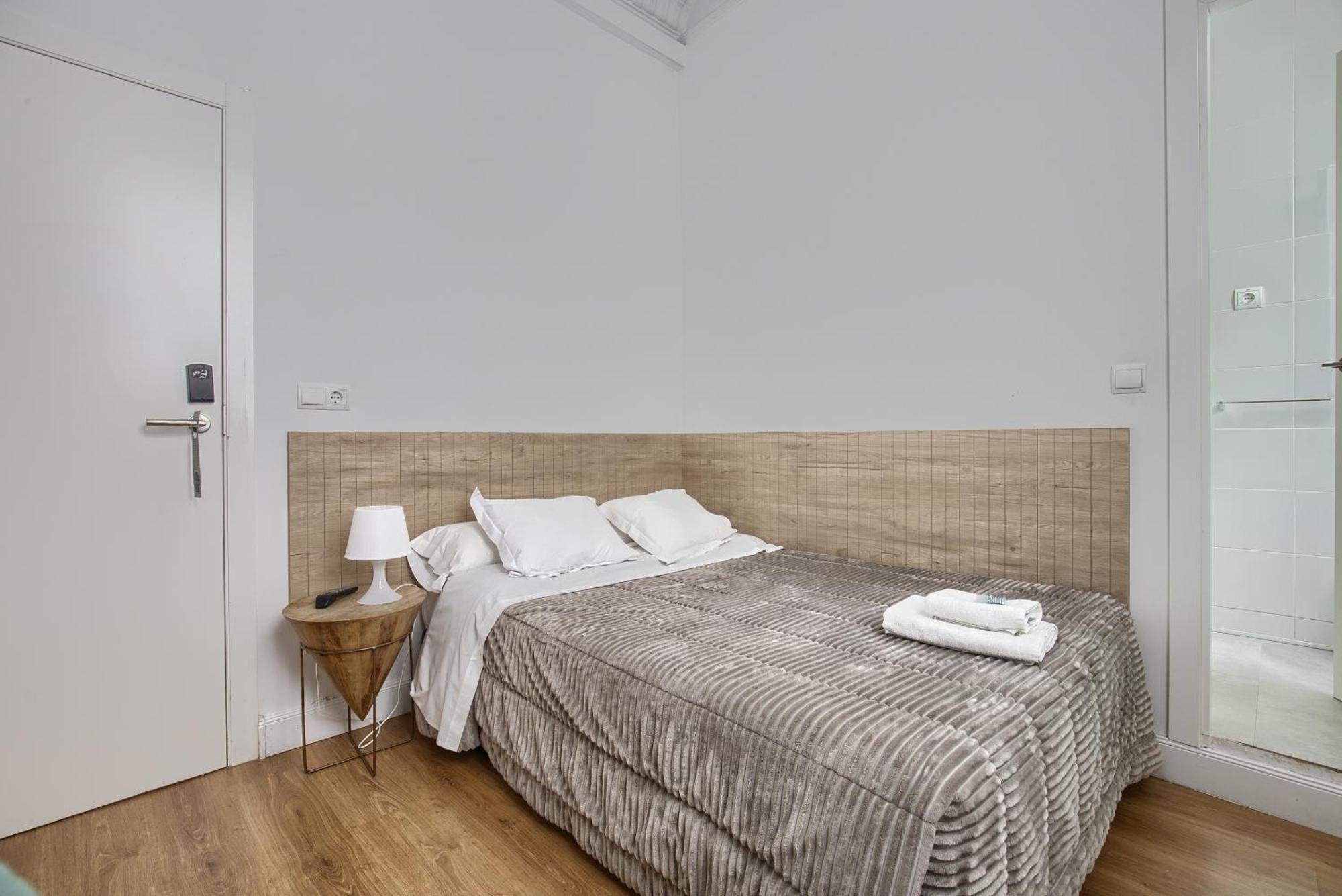 Hostal Besaya Мадрид Экстерьер фото