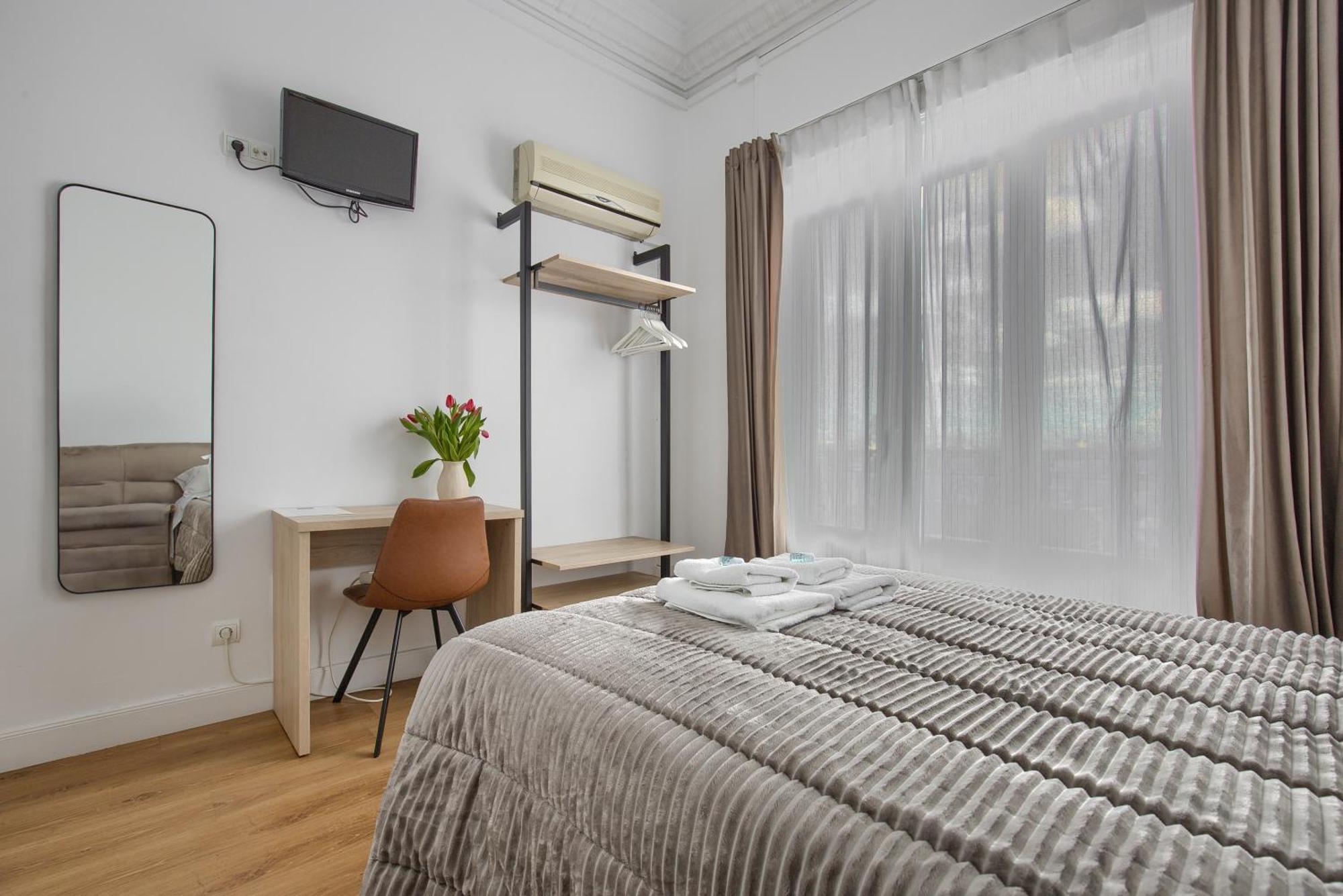 Hostal Besaya Мадрид Экстерьер фото
