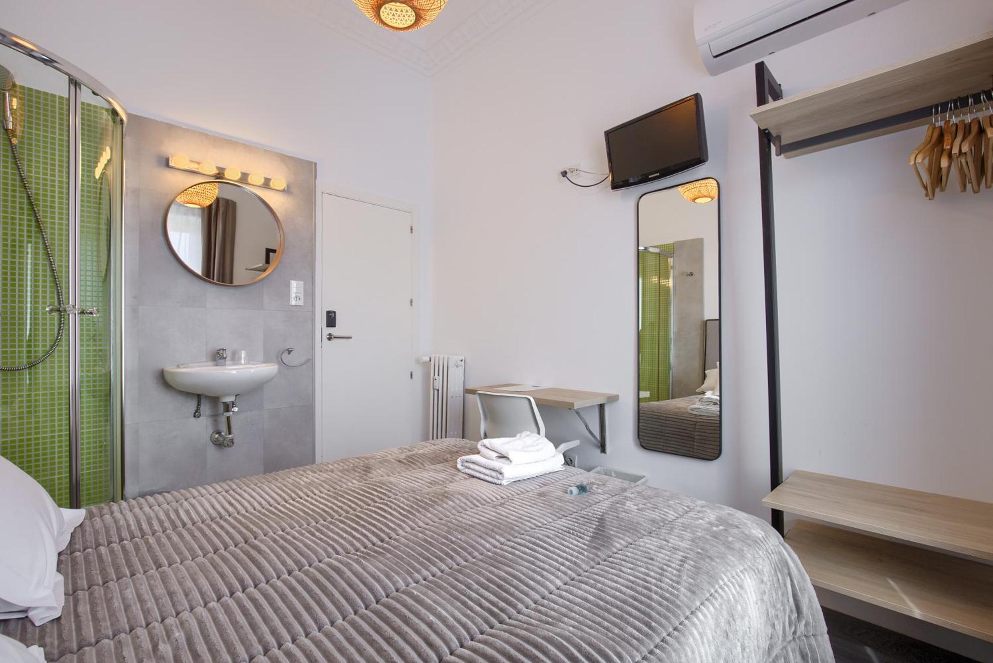 Hostal Besaya Мадрид Экстерьер фото