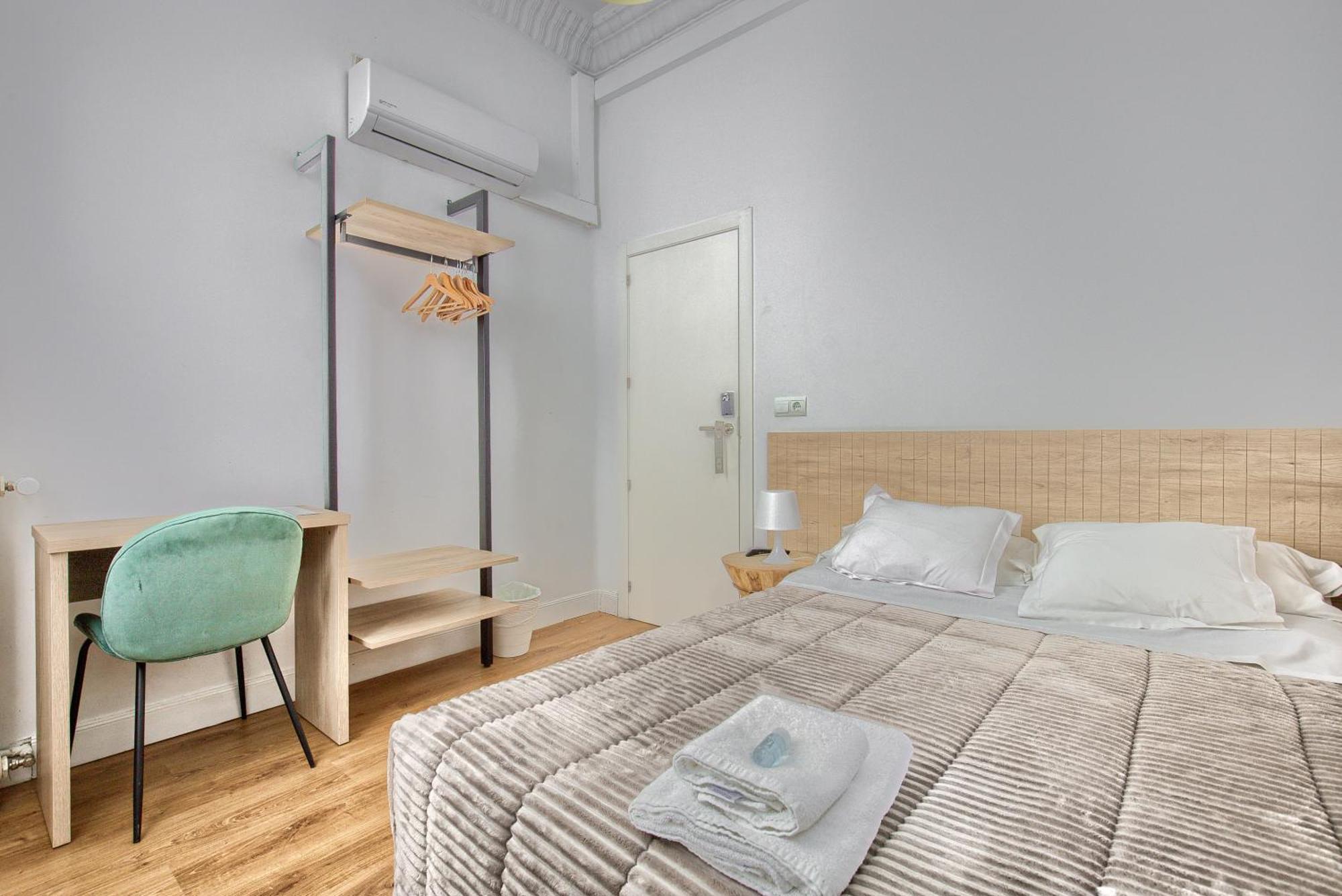 Hostal Besaya Мадрид Экстерьер фото