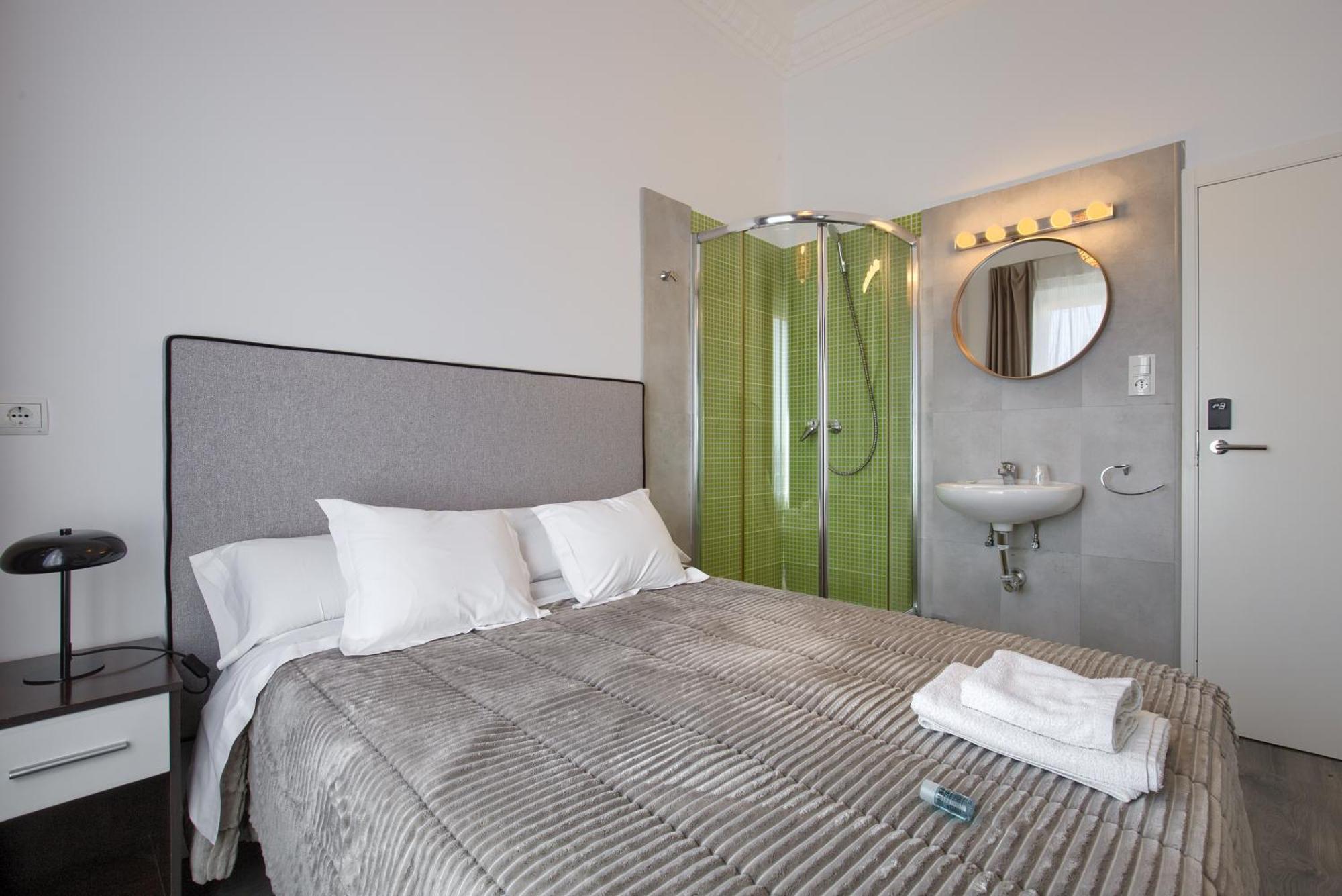 Hostal Besaya Мадрид Экстерьер фото
