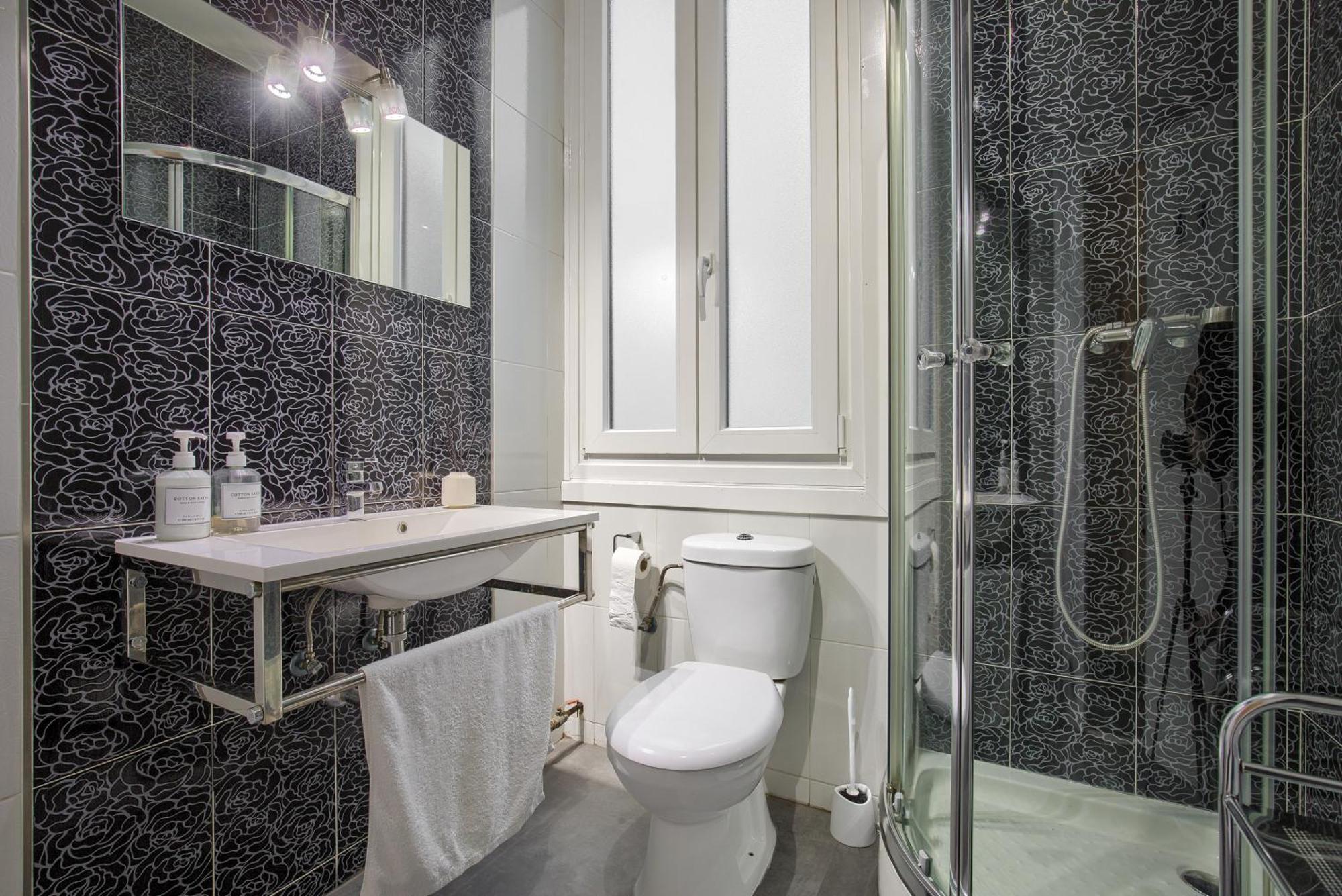 Hostal Besaya Мадрид Экстерьер фото
