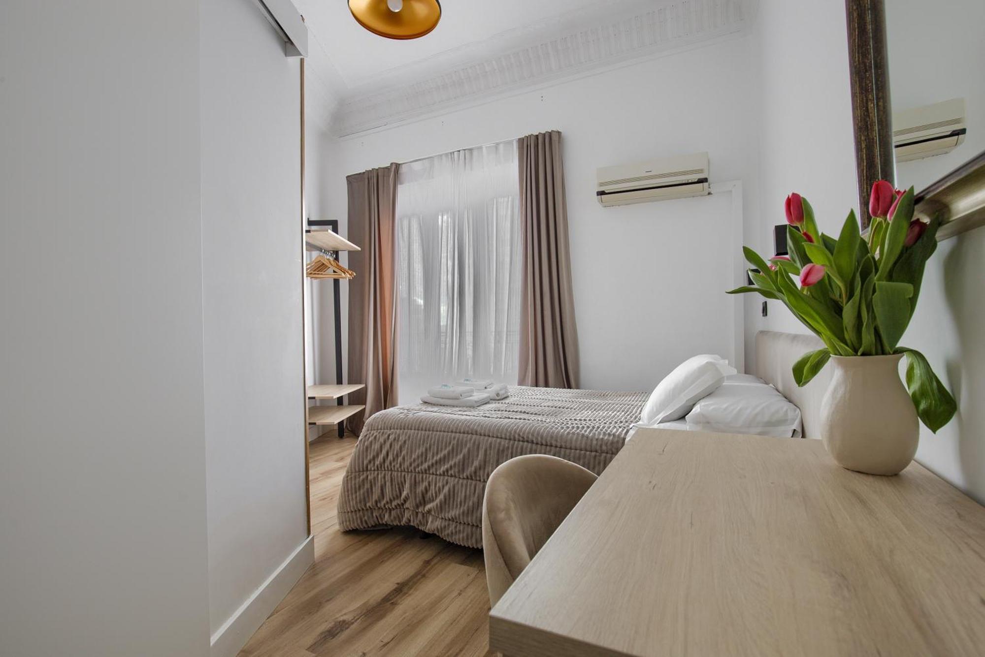Hostal Besaya Мадрид Экстерьер фото