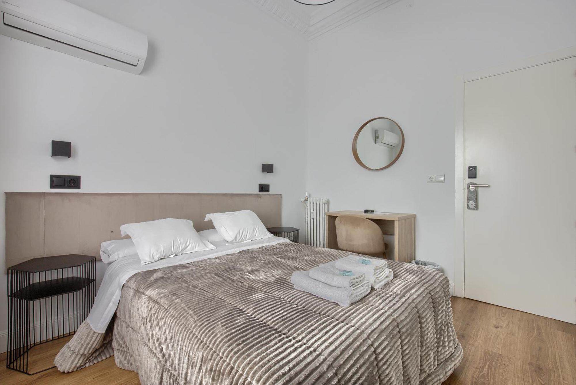 Hostal Besaya Мадрид Экстерьер фото